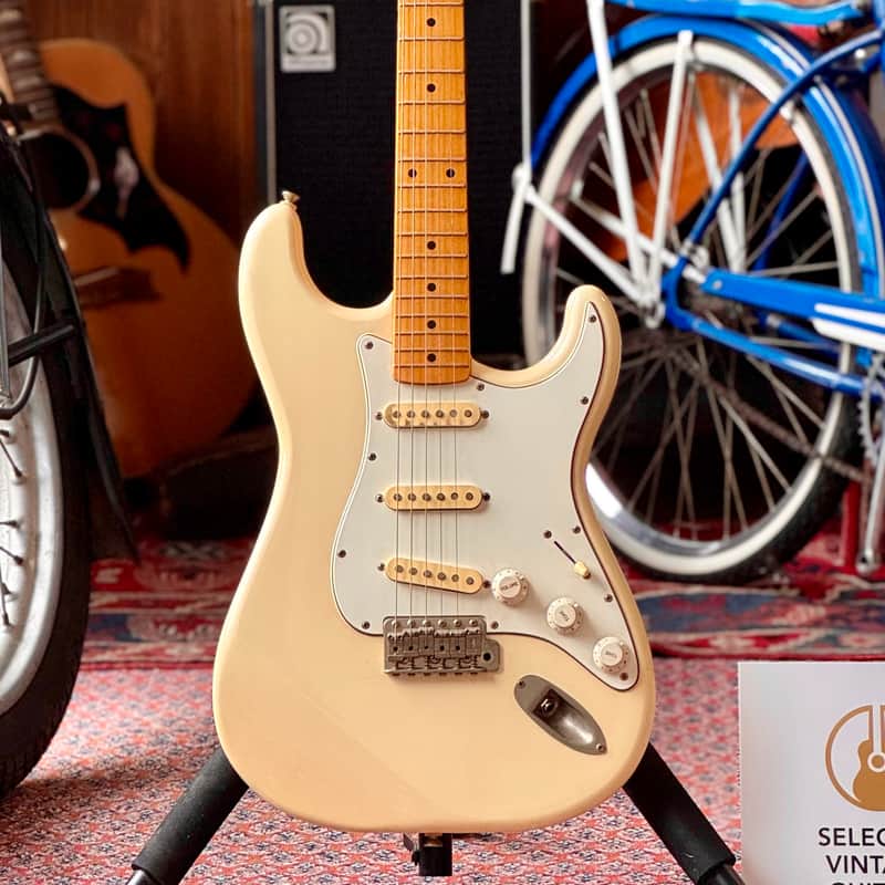 Fresher Straighter ST Vintage White - Japonská elektrická kytara pro učení a další rozvoj