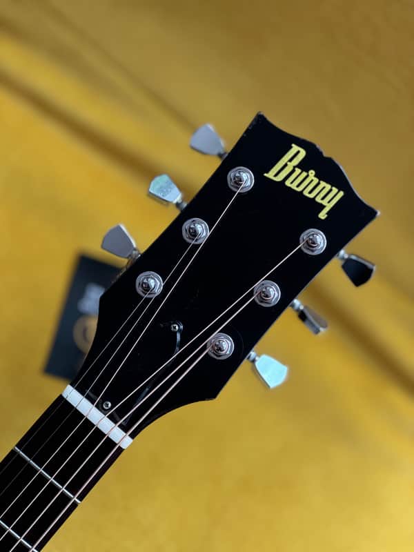 Burny BJ-60 LH, Detail unserer linkshändigen Akustikgitarre.